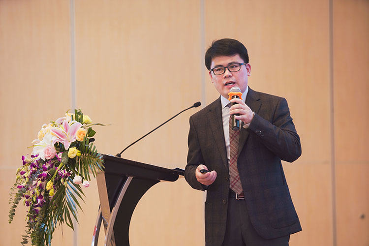 李红伟.JPG 李红伟.JPG